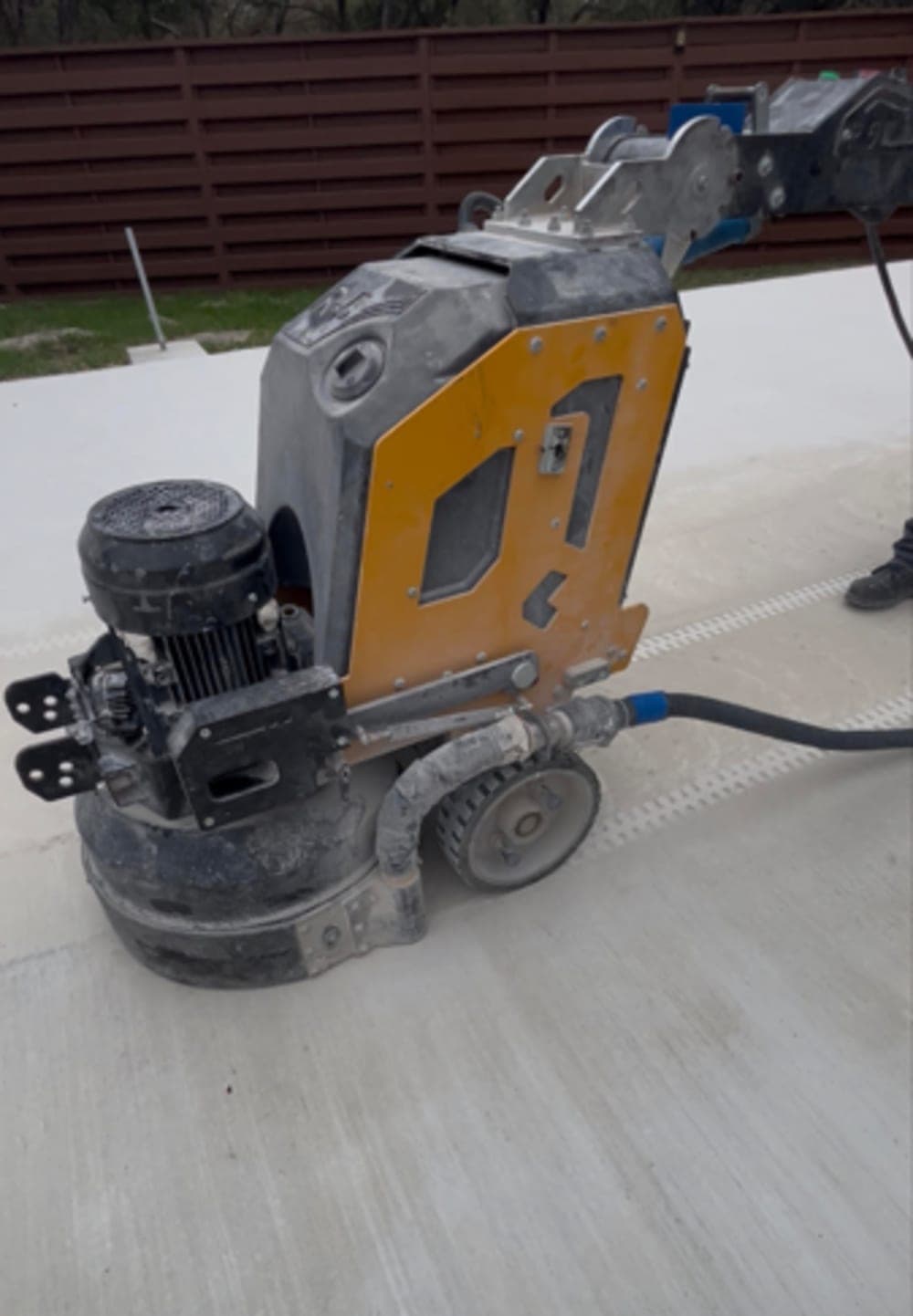 Grinding and profiling the fresh concrete slab before surfacing in Georgetown, Texas